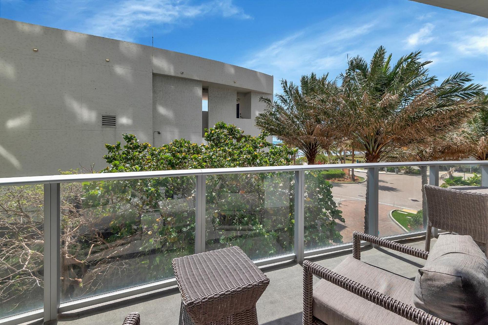 203-1Br/1Ba At The Beach Gem! Lux Amenities! Hollywood Exteriör bild