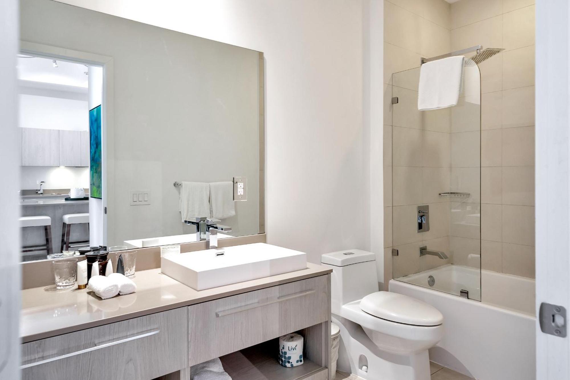 203-1Br/1Ba At The Beach Gem! Lux Amenities! Hollywood Exteriör bild