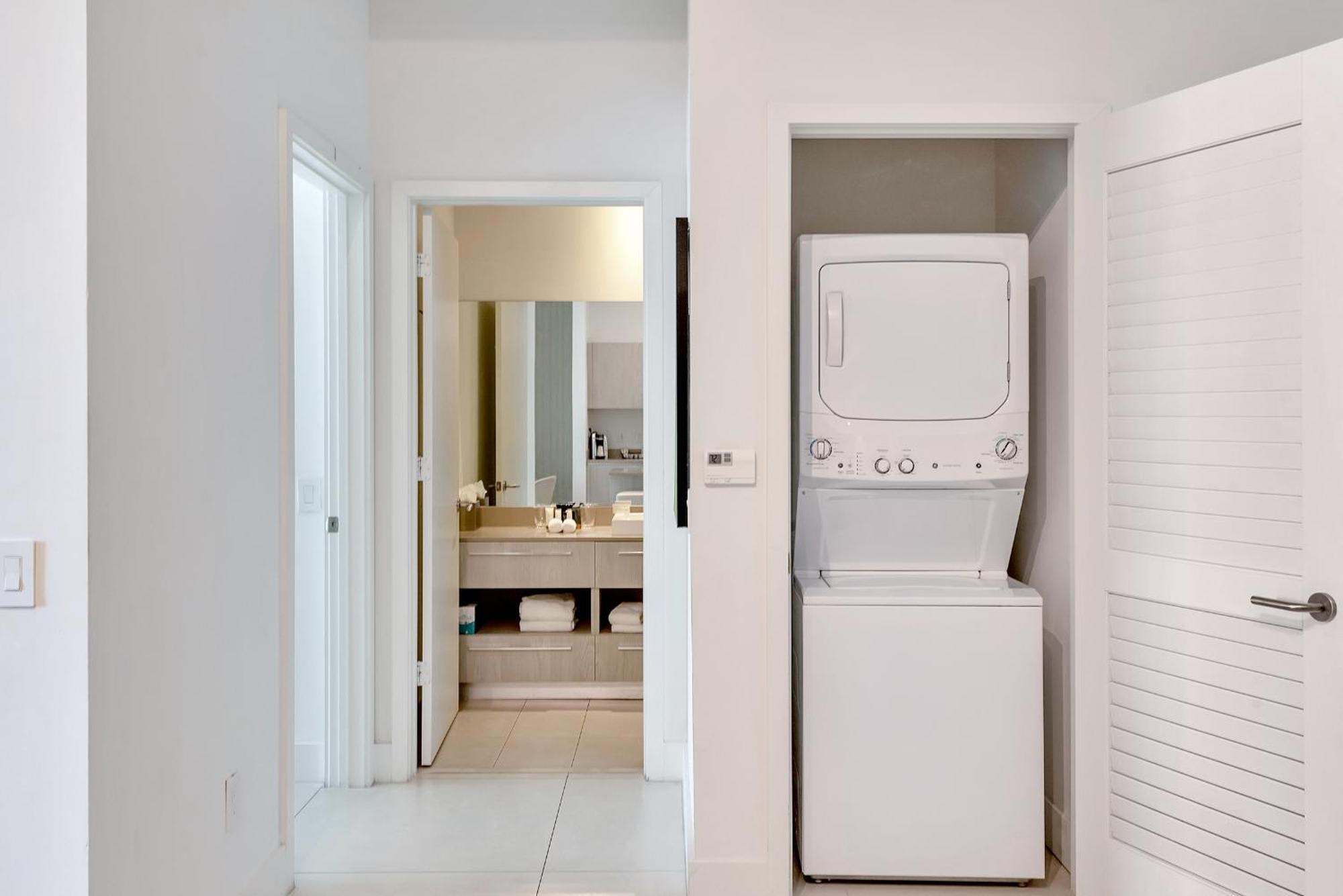 203-1Br/1Ba At The Beach Gem! Lux Amenities! Hollywood Exteriör bild