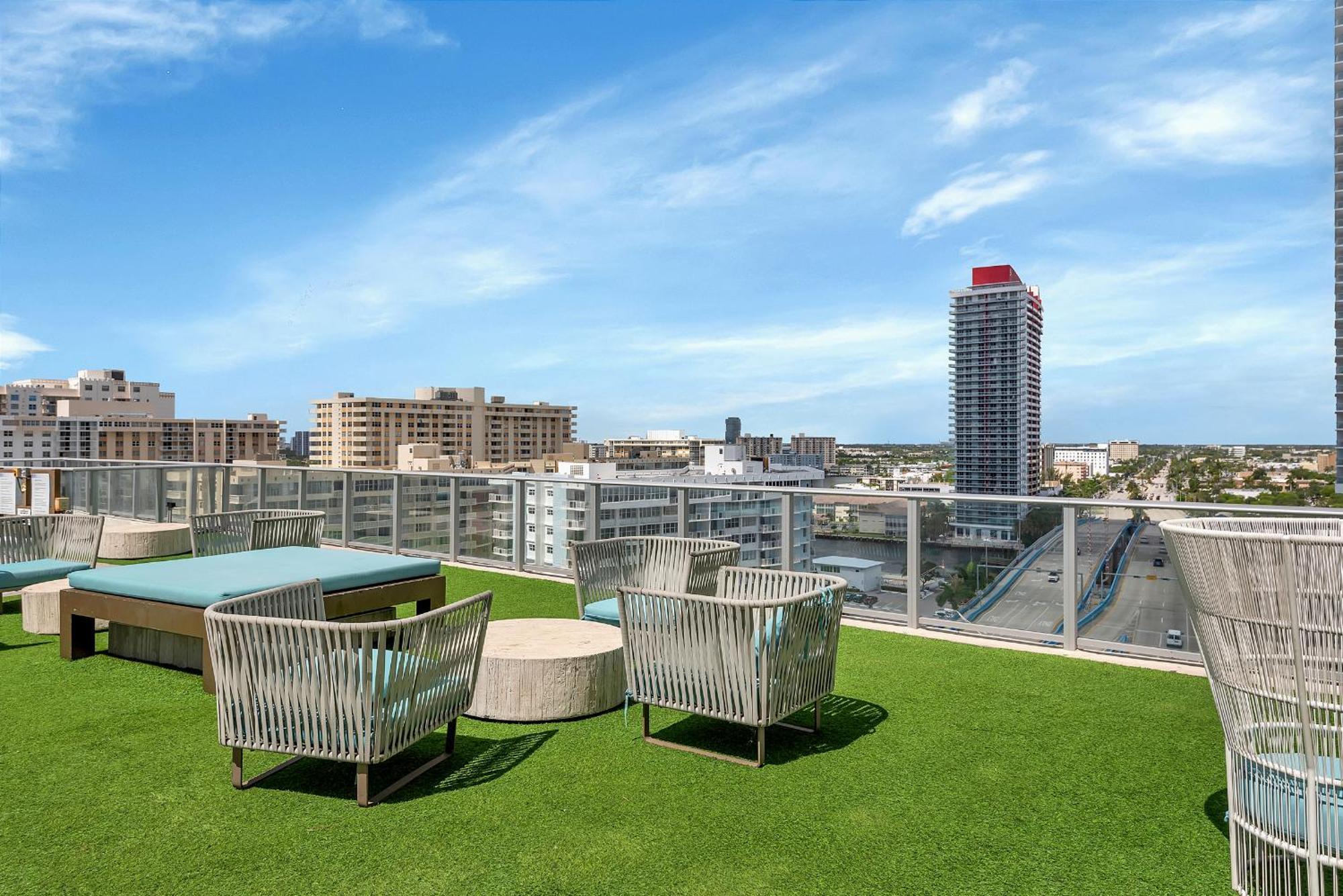 203-1Br/1Ba At The Beach Gem! Lux Amenities! Hollywood Exteriör bild