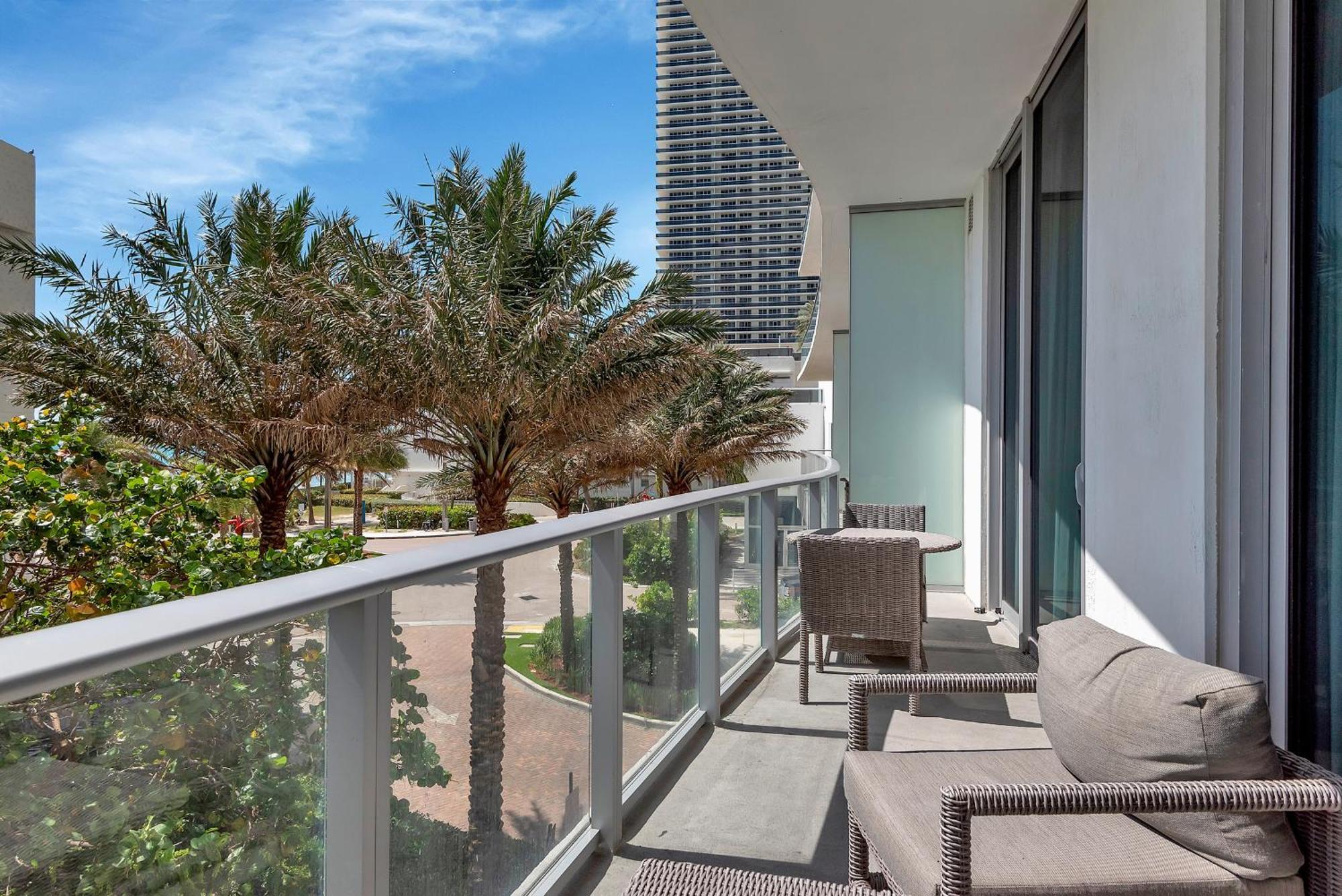 203-1Br/1Ba At The Beach Gem! Lux Amenities! Hollywood Exteriör bild