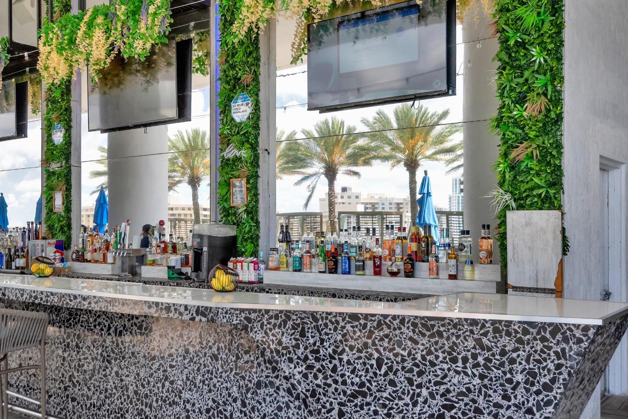 203-1Br/1Ba At The Beach Gem! Lux Amenities! Hollywood Exteriör bild